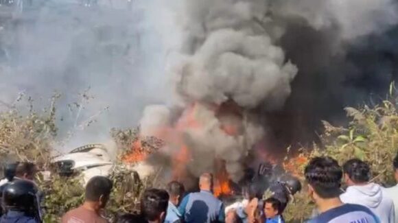 Νεπάλ: Συντριβή αεροσκάφους με 72 επιβαίνοντες – Τουλάχιστον 16 νεκροί