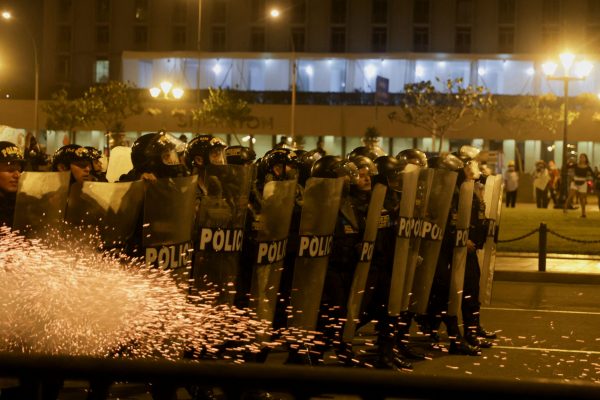 Περού: Κλιμακώνεται η πολιτική κρίση – «Τώρα εμφύλιος πόλεμος» διαμηνύουν διαδηλωτές