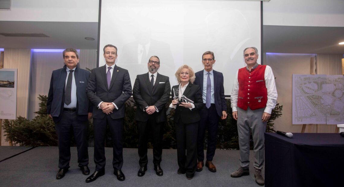 Τον Αντώνη Κούρτη και τον αείμνηστο Αλέξανδρο Μπακατσέλο τίμησε η διοίκηση της ΔΕΘ-Helexpo για την προσφορά τους στην Έκθεση