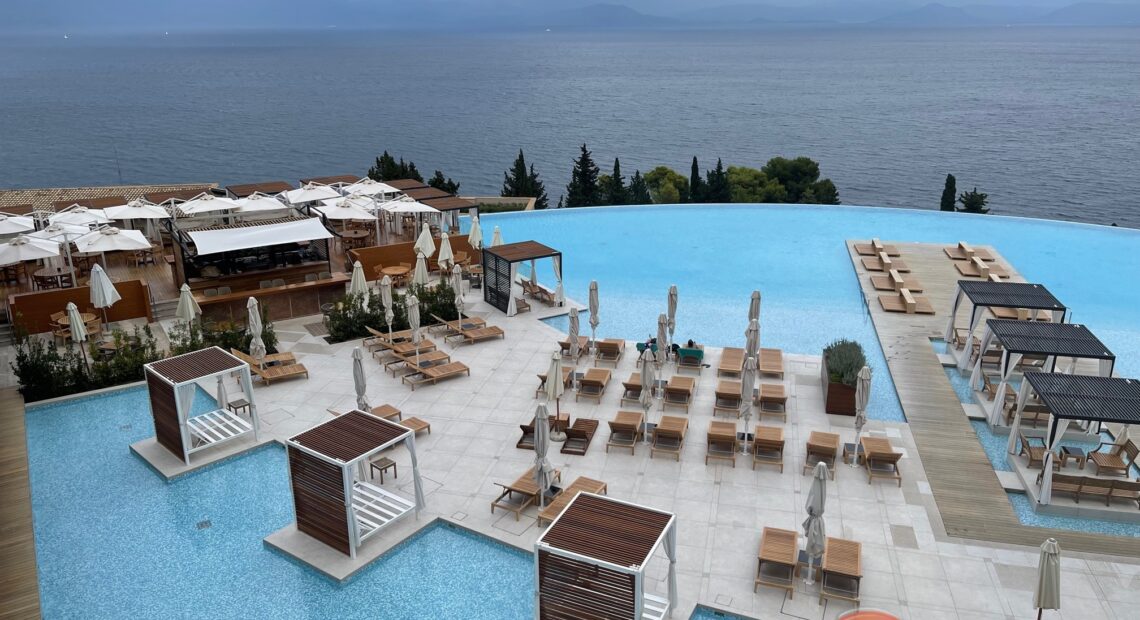 Αυτά είναι τα 10 πολυτελή ελληνικά ξενοδοχεία που βράβευσε το Forbes