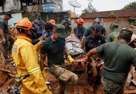 Βραζιλία: Στους 64 αυξήθηκαν οι νεκροί από τις πλημμύρες – 18 παιδιά ανάμεσά τους
