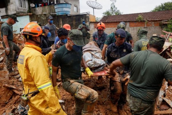 Βραζιλία: Στους 64 αυξήθηκαν οι νεκροί από τις πλημμύρες – 18 παιδιά ανάμεσά τους