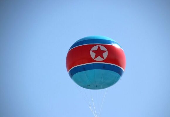 Νότια Κορέα: Μετά το θρίλερ στις ΗΠΑ βρέθηκε αντιμέτωπη με μπαλόνι της Βόρειας Κορέας