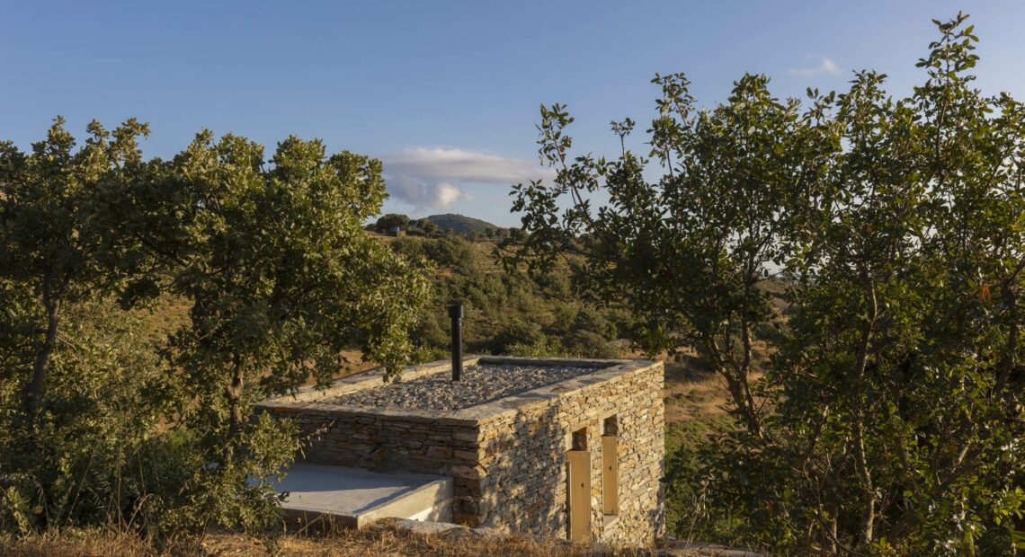 Πώς κατοικίες με λίγα τετραγωνικά μεταμορφώνονται σε σπίτια με εντυπωσιακή αυτάρκεια στην εξοχή και το αστικό τοπίο