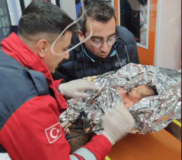 Σεισμός στην Τουρκία: Διασώθηκε βρέφος 10 ημερών