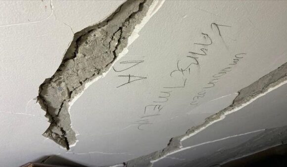 Σεισμός στην Τουρκία: Εγραψε στα συντρίμμια «μην εγκαταλείπετε την ελπίδα» – Τον έσωσαν έπειτα από 64 ώρες