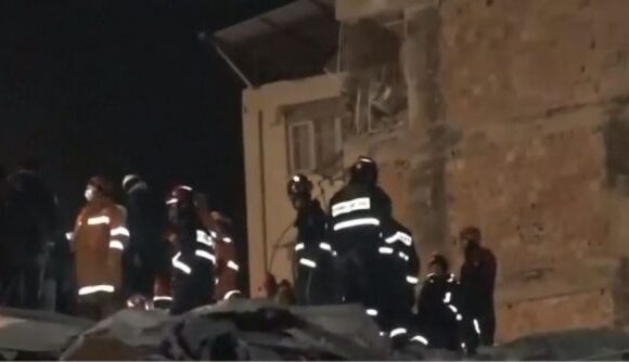 Σεισμός στην Τουρκία: Ολονύχτιες έρευνες από την Emak στα ερείπια κτιρίου στην Αντιόχεια
