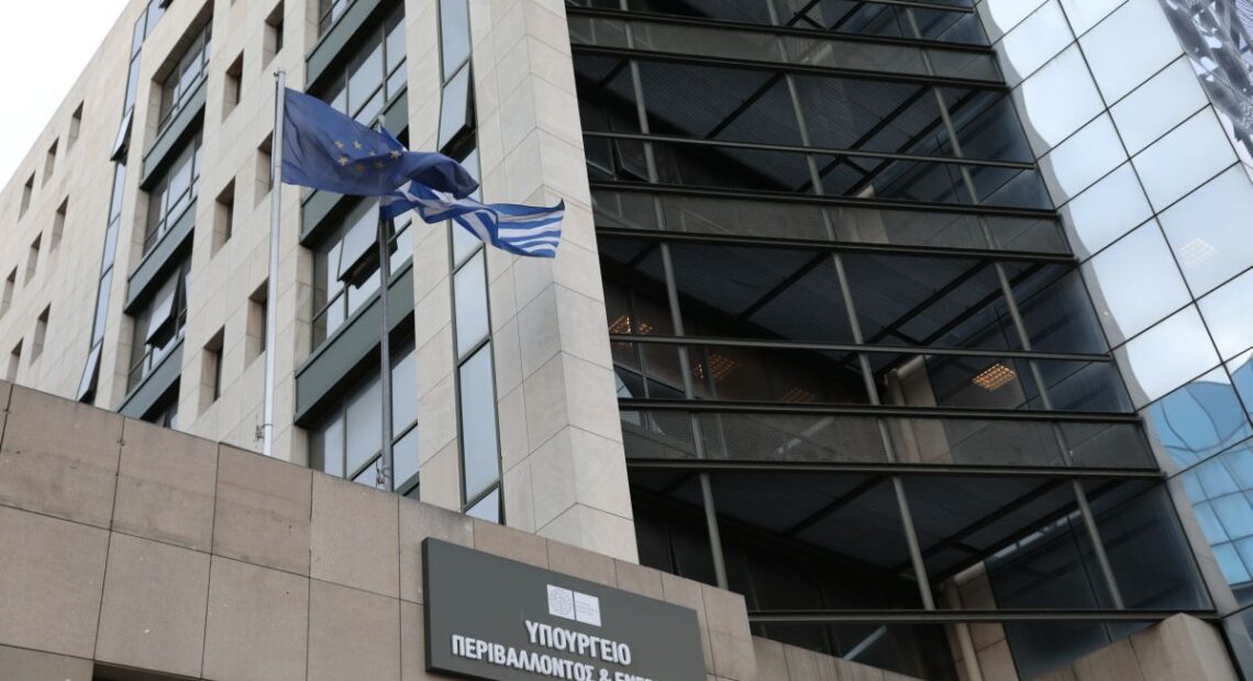 ΥΠΕΝ: Ζεσταίνει τις μηχανές για το Πρόγραμμα «Διατηρώ κατ’ οίκον»