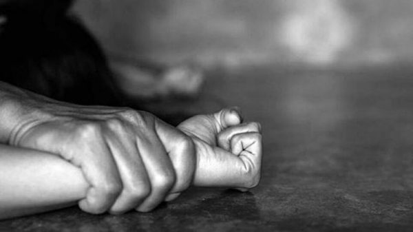 Χειροπέδες σε διάσημο ηθοποιό για βιασμό
