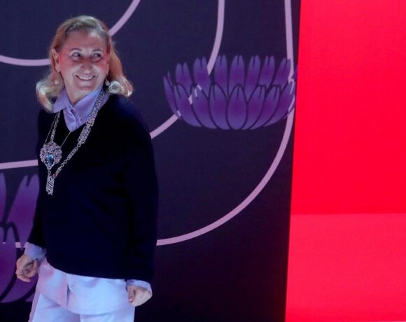 H ιστορία της Prada: H αριστερή κληρονόμος που μετέτρεψε ένα μικρό μαγαζί σε αυτοκρατορία της μόδας