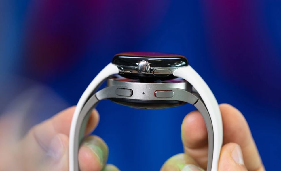 Samsung Galaxy Watch 6: Ίσως έρθει με κυρτό Glass