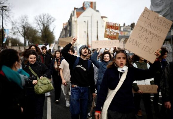 Ένατη μέρα διαδηλώσεων στην Γαλλία για το συνταξιοδοτικό