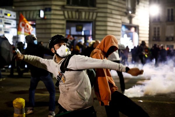 Γαλλία: Σε απόλυτο χάος για τρίτη συνεχόμενη ημέρα Έρχεται δύσκολη εβδομάδα