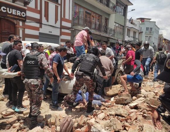 Ισημερινός: Τουλάχιστον τέσσερις νεκροί και μεγάλες καταστροφές από τον ισχυρό σεισμό 6,8 Ρίχτερ