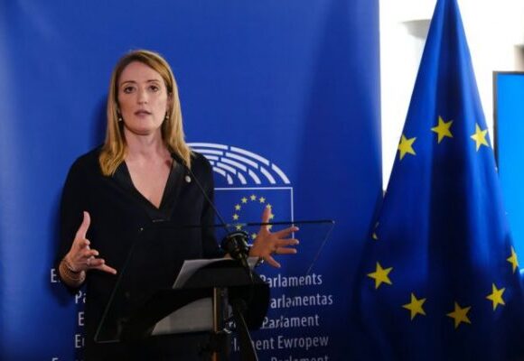 Ουκρανία: Αιφνιδιαστική επίσκεψη της προέδρου του Ευρωπαϊκού Κοινοβουλίου Ρομπέρτα Μέτσολα