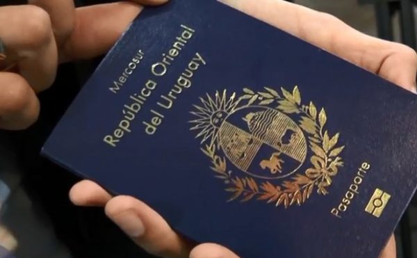 Ουρουγουάη: Διώκεται δεύτερος διπλωμάτης για πλαστογράφηση διαβατηρίων στη Ρωσία