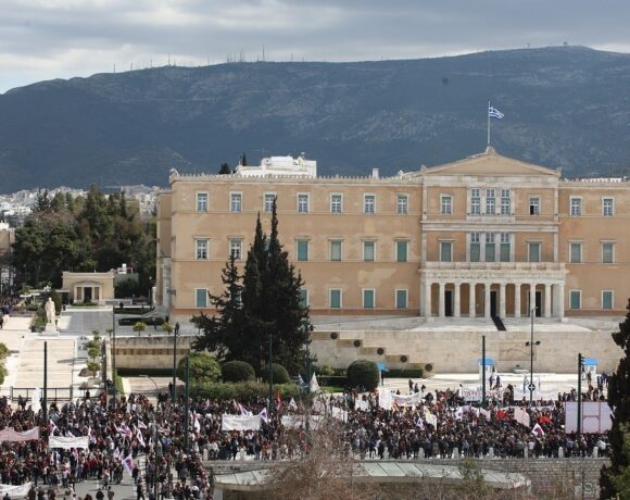 Σε εξέλιξη συγκέντρωση για τα Τέμπη – Κλειστοί τέσσερις σταθμοί του μετρό (upd)
