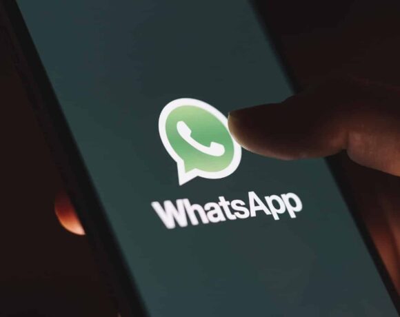 Το Whatsapp θα σας επιτρέψει σύντομα να συνομιλήσετε με το Whatsapp