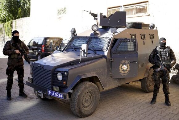 Τουρκία: Θύμα απαγωγής και ξυλοδαρμού από αστυνομικούς 14χρονος Κούρδος – Χιλιάδες τα κρούσματα αστυνομικής βίας