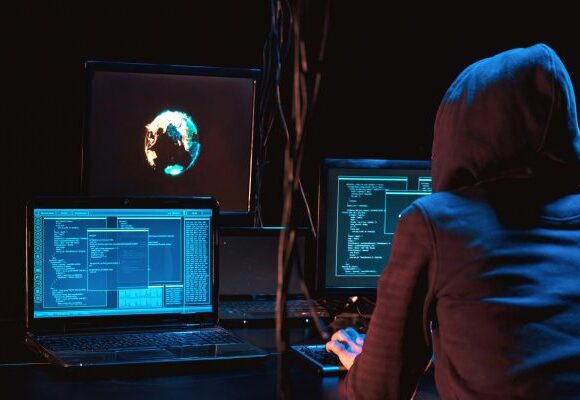 Vulkan Files: Δεκάδες Ρώσοι χάκερ που συνδέονται με το Κρεμλίνο εργάζονται σε ευρωπαϊκές εταιρείες