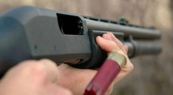 Ιδιοκτήτης ακινήτου πυροβόλησε θανάσιμα νεαρή επειδή το αυτοκίνητο στο οποίο επέβαινε έστριψε στον λάθος δρόμο