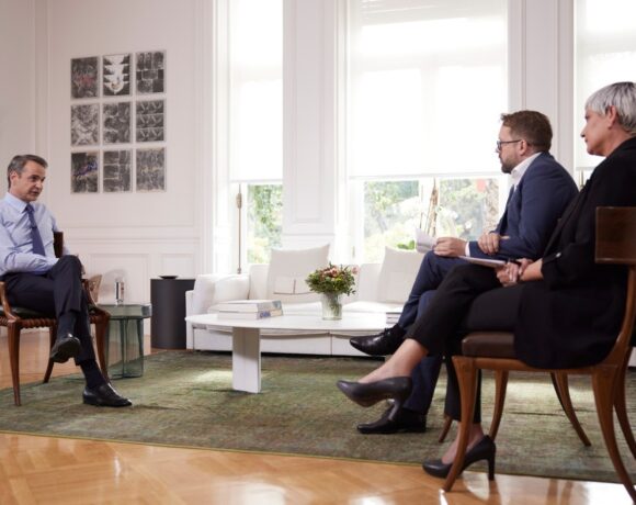 Μητσοτάκης στην Bild: Δεν γίνεται ευρωπαϊκή μεταναστευτική πολιτική χωρίς φράχτες και τείχη