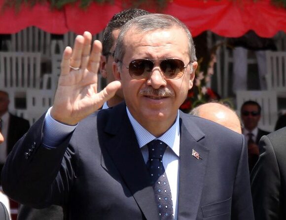 Προεκλογικό σόου για εγκαίνια ημιτελούς αεροδρομίου ετοιμάζει στα κατεχόμενα ο Ερντογάν