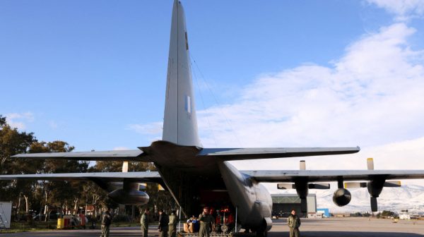 Σουδάν: Απογειώθηκαν ένα C 130 και ένα C 27 μαζί με 15 κομάντο για τον απεγκλωβισμό Ελλήνων πολιτών