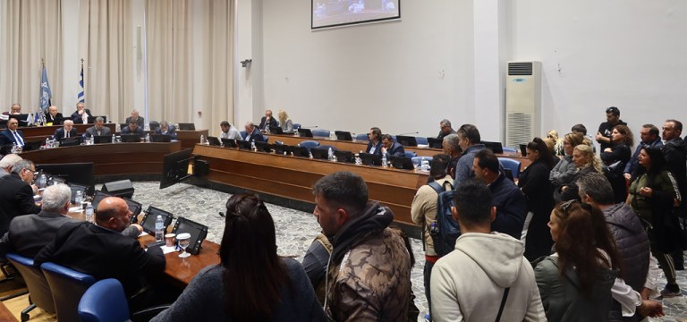 Υπέρ των ταξιτζήδων και κατά της Uber το δημοτικό συμβούλιο Ρόδου!