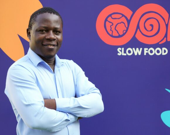 Edward Mukiibi (slow Food Movement): «Μπορούμε να αλλάξουμε τον κόσμο μέσα από το φαγητό»