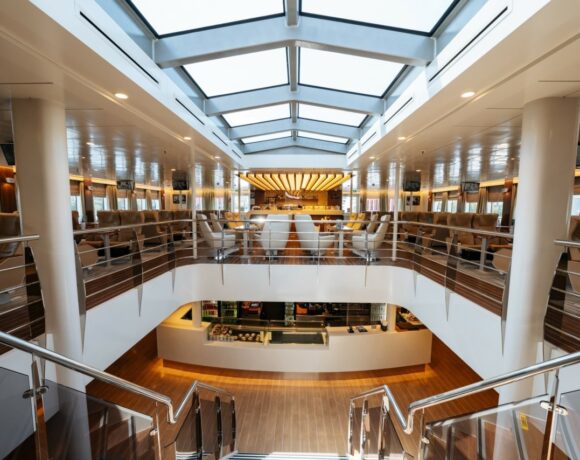 Από την 1η Ιουνίου σαλπάρει για Κυκλάδες το high Speed catamaran santorini palace
