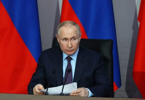 Βλαντιμίρ Πούτιν: Αναζητά κατασκόπους και προδότες εντός των τειχών