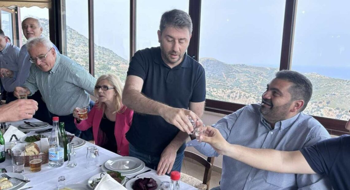 Εκλογές 2023: Στη Ροδιά Ηρακλείου με δημοσιογράφους ο Ανδρουλάκης (pics)