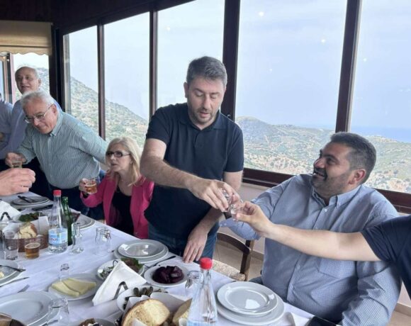 Εκλογές 2023: Στη Ροδιά Ηρακλείου με δημοσιογράφους ο Ανδρουλάκης (pics)