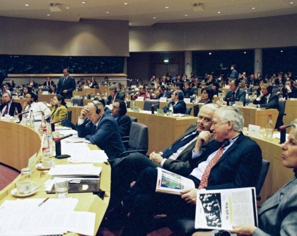 Η ΕΚΤ κλείνει 25 χρόνια: Η ιστορία της μέσα από σημαντικά ορόσημα (pics)