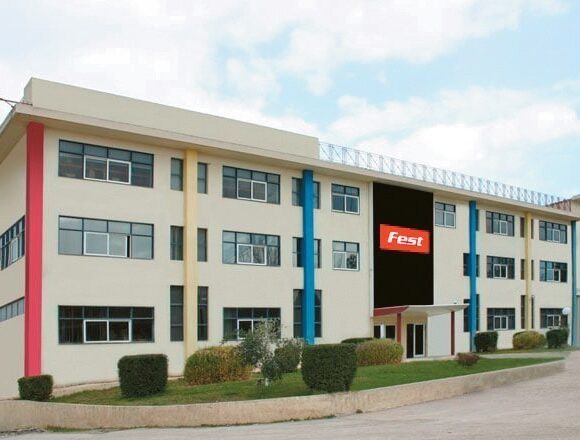 Οικογένεια Κωνσταντίνου: Η σκληρή μάχη της Yalco για την επιβίωση