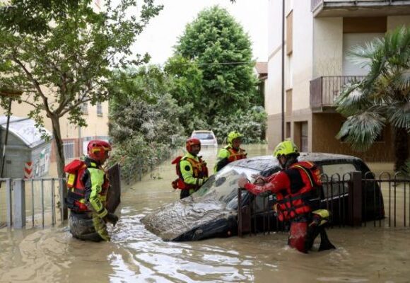 Πλημμύρες στην Ιταλία: Βυθισμένη στα νερά και τη λάσπη η Εμίλια Ρομάνια – Στους 13 οι νεκροί