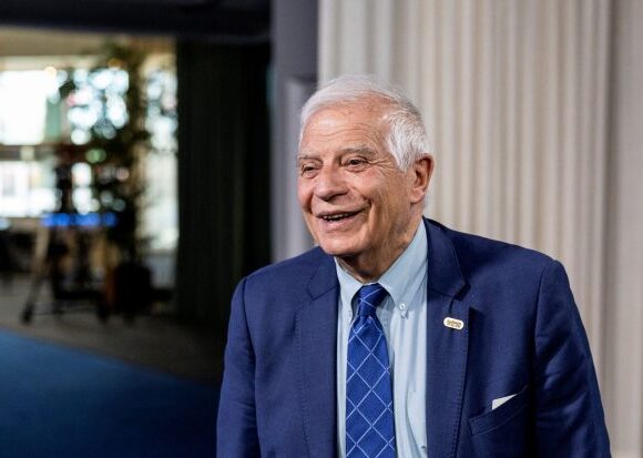 Πόλεμος στην Ουκρανία: Έκκληση Μπορέλ για πάταξη των εισαγωγών καυσίμων από την Ινδία παραγόμενων από πετρέλαιο της Ρωσίας