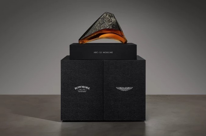 Σε δημοπρασία συλλεκτική φιάλη ουίσκι 52 ετών από τον οίκο Sotheby’s