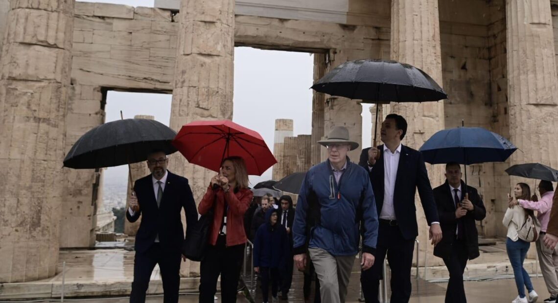 Στην Ακρόπολη ο Γενικός Κυβερνήτης Αυστραλίας D. Hurley με τον Β