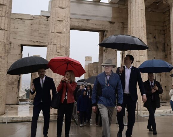 Στην Ακρόπολη ο Γενικός Κυβερνήτης Αυστραλίας D. Hurley με τον Β