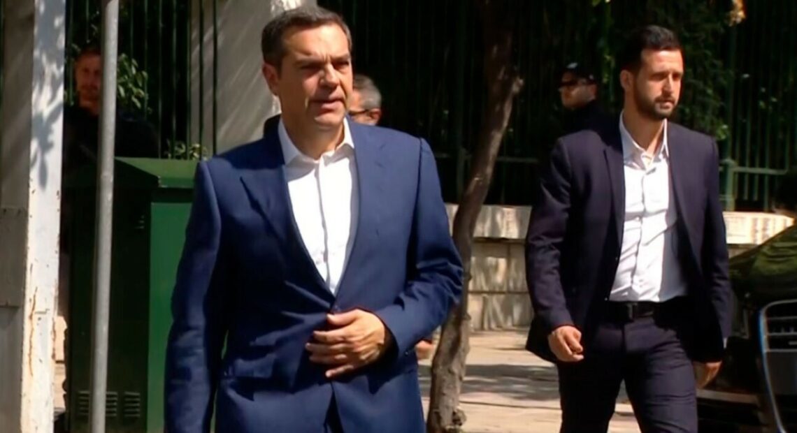 Σύσκεψη των πολιτικών αρχηγών υπό την ΠτΔ για τoν σχηματισμό υπηρεσιακής κυβέρνησης – Δείτε Live