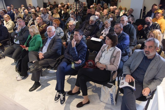 ΥΠΕΝ: Πρότυπη αποκατάσταση – αναδάσωση των καμένων δασικών εκτάσεων του 2022 στην Πεντέλη (pics)