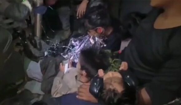 Αγνοούμενα παιδιά στην Κολομβία: Συγκινητικά πλάνα από τη διάσωση των παιδιών που επιβίωσαν 40 μέρες στη ζούγκλα