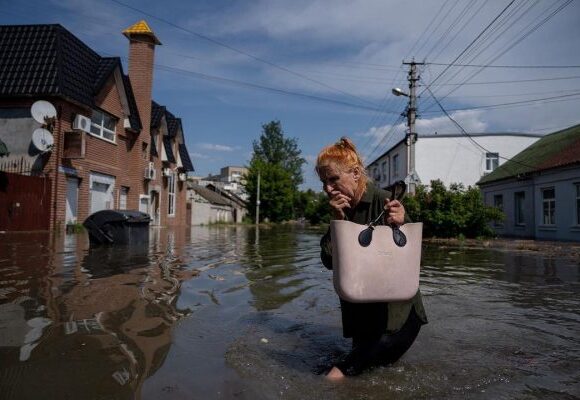 Ανατίναξη φράγματος στη Χερσώνα: Σχεδόν 5