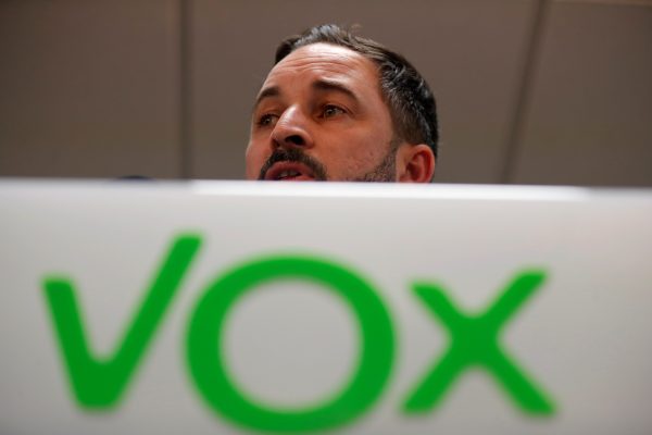 Εκλογές στην Ισπανία: Μπαίνει και σε τρίτη περιφερειακή κυβέρνηση η ακροδεξιά – Τι συμφώνησαν Λαϊκό Κόμμα και Vox