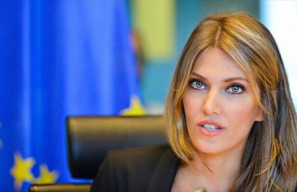 Εύα Καϊλή: «Δεν έχω ουδεμία σχέση με τα χρήματα που βρέθηκαν στο διαμέρισμά μου»