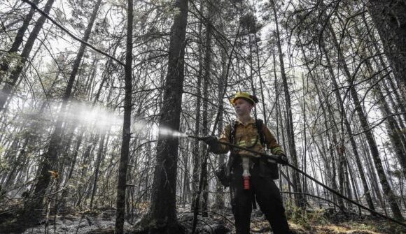 Η βροχή βοήθησε να τεθούν υπό έλεγχο οι πυρκαγιές στα ανατολικά του Καναδά – Σε κρίσιμη κατάσταση το Κεμπέκ