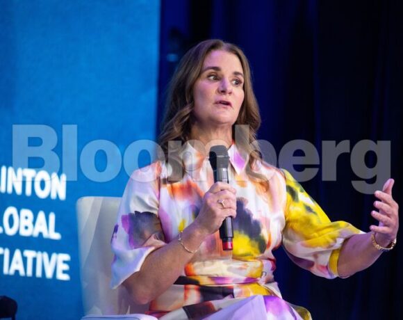 Μελίντα Γκέιτς: Καλεί σε δράση για το παγκόσμιο χρέος