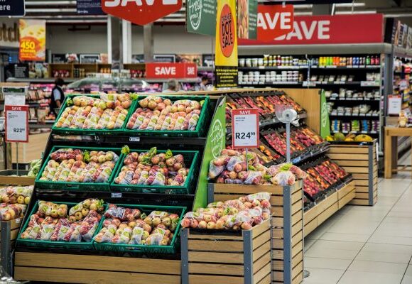 Σούπερ μάρκετ στη Βρετανία: Οι κλοπές έφτασαν πέρυσι σε «πρωτόγνωρο» επίπεδο